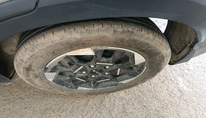 2025 KIA SONET HTK Plus (O) 1.2 Petrol MT, Petrol, Manual, 11,722 km, tyre