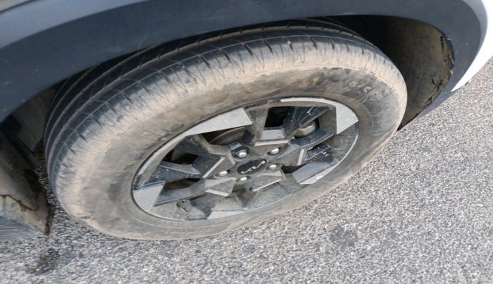 2025 KIA SONET HTK Plus (O) 1.2 Petrol MT, Petrol, Manual, 11,722 km, tyre