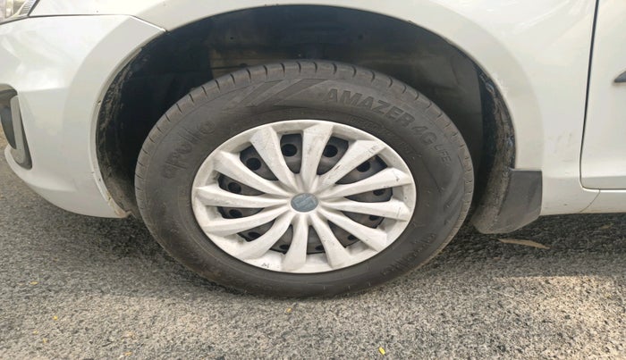 2017 Maruti Swift VXI O, Petrol, Manual, 1,07,463 km, tyre