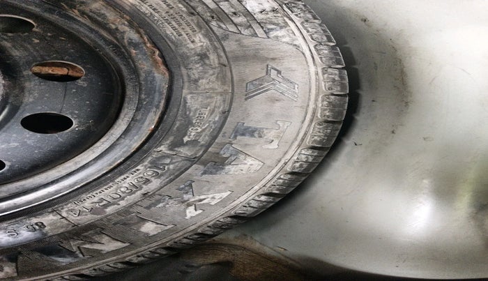 2017 Maruti Swift VXI O, Petrol, Manual, 1,07,463 km, tyre