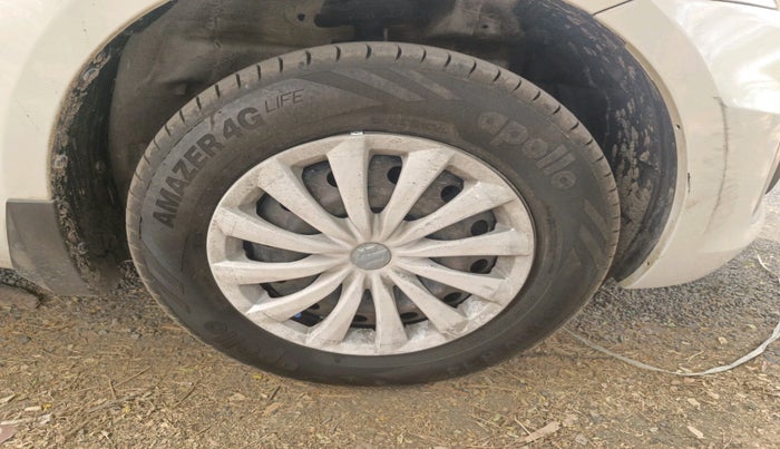 2017 Maruti Swift VXI O, Petrol, Manual, 1,07,463 km, tyre