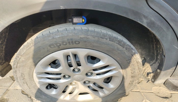 2023 KIA CARENS PRESTIGE 1.5 PETROL 7 STR, Petrol, Manual, 44,690 km, tyre