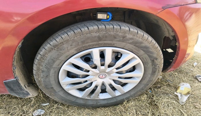 2013 Maruti Swift VXI, Petrol, Manual, 67,402 km, tyre