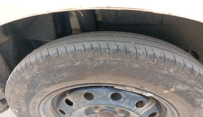 2019 Maruti Dzire VDI, Diesel, Manual, 1,39,880 km, tyre