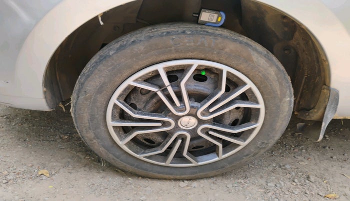 2015 Tata Bolt XMS REVOTRON, Petrol, Manual, 80,763 km, tyre