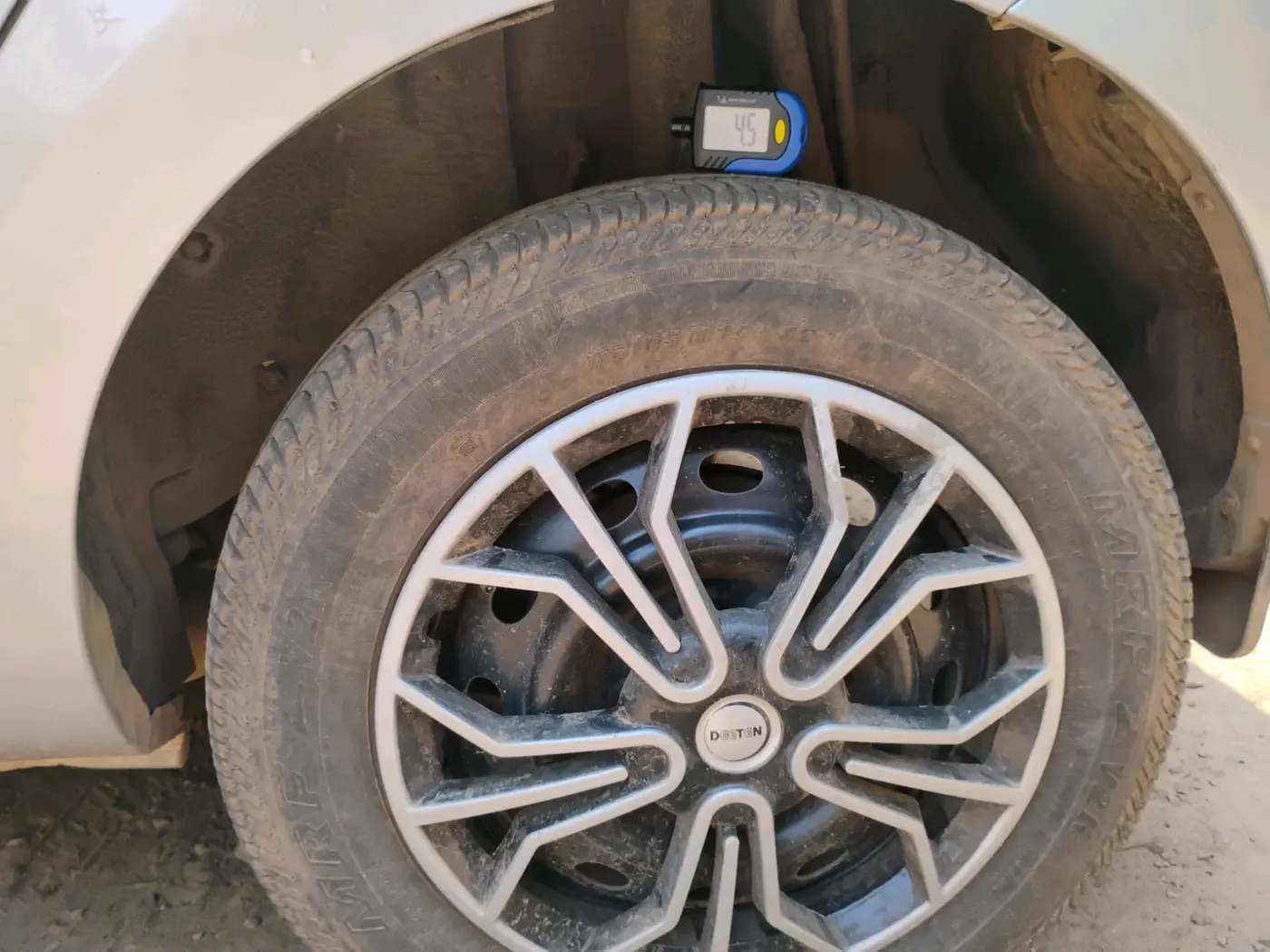 2015 Tata Bolt XMS REVOTRON, Petrol, Manual, 80,763 km, tyre
