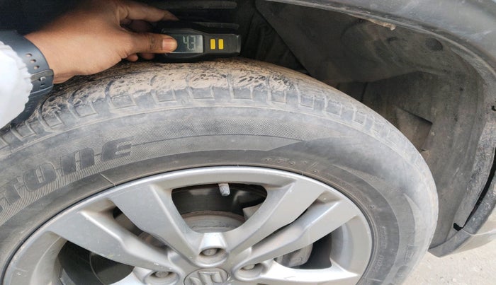 2016 Maruti Vitara Brezza ZDI, Diesel, Manual, 1,31,904 km, tyre