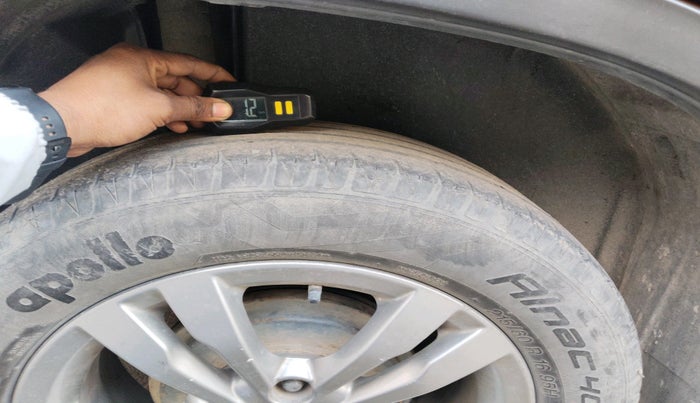 2016 Maruti Vitara Brezza ZDI, Diesel, Manual, 1,31,904 km, tyre