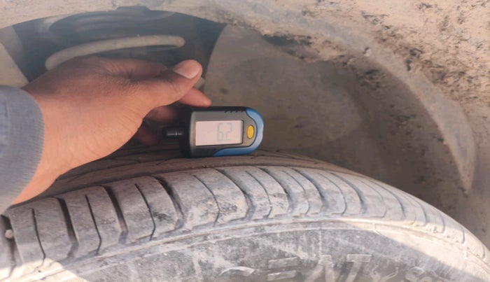 2014 Renault Duster 85 PS RXL DIESEL, Diesel, Manual, 1,06,882 km, tyre