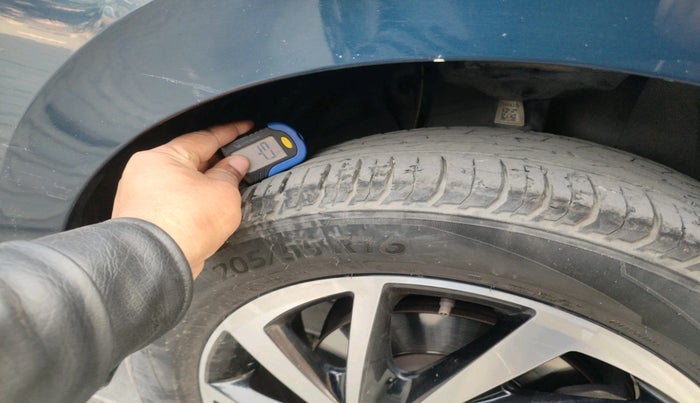 2023 Volkswagen VIRTUS TOPLINE TSI 1.0 AT, Petrol, Automatic, 39,571 km, tyre