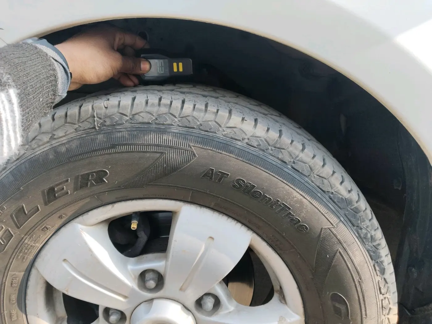 2017 Tata Safari Storme 2.2 VX 4X2, Diesel, Manual, 1,29,685 km, tyre