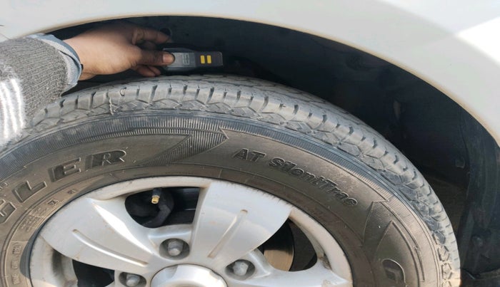 2017 Tata Safari Storme 2.2 VX 4X2, Diesel, Manual, 1,29,685 km, tyre