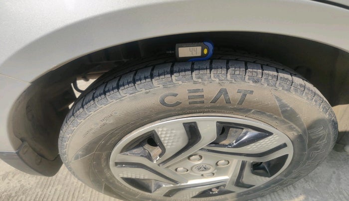 2015 Maruti Swift Dzire VXI AT, Petrol, Automatic, 93,889 km, tyre