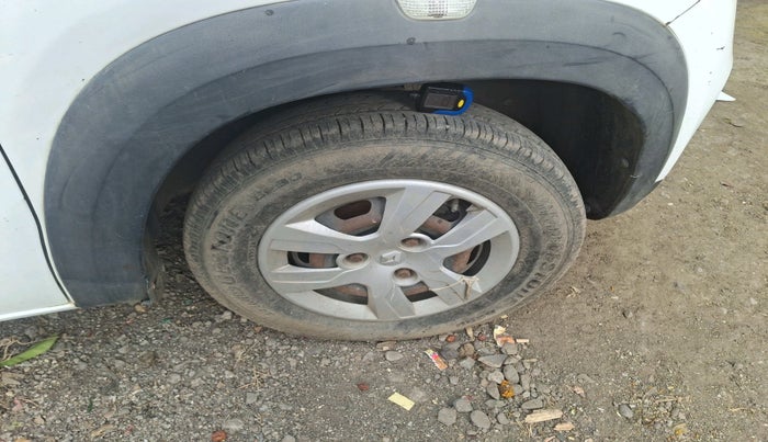 2015 Renault Kwid RXT 0.8, Petrol, Manual, 90,467 km, tyre