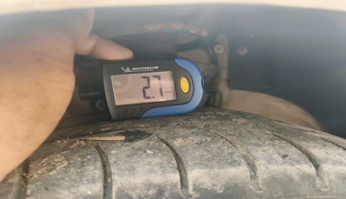 2017 Volkswagen Ameo COMFORTLINE 1.5L, Diesel, Manual, 1,72,000 km, tyre