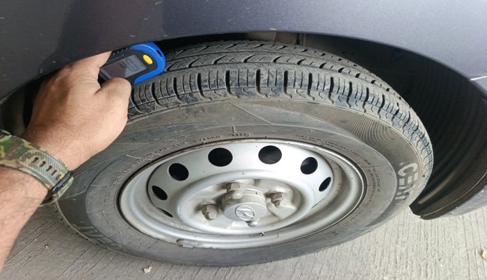 2016 Hyundai Eon ERA +, Petrol, Manual, 52,370 km, tyre