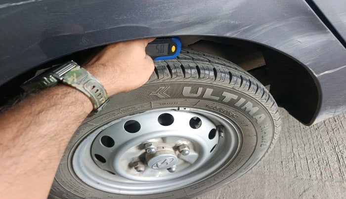 2016 Hyundai Eon ERA +, Petrol, Manual, 52,370 km, tyre