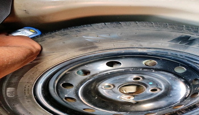 2013 Maruti Swift VDI, Diesel, Manual, 1,94,562 km, tyre