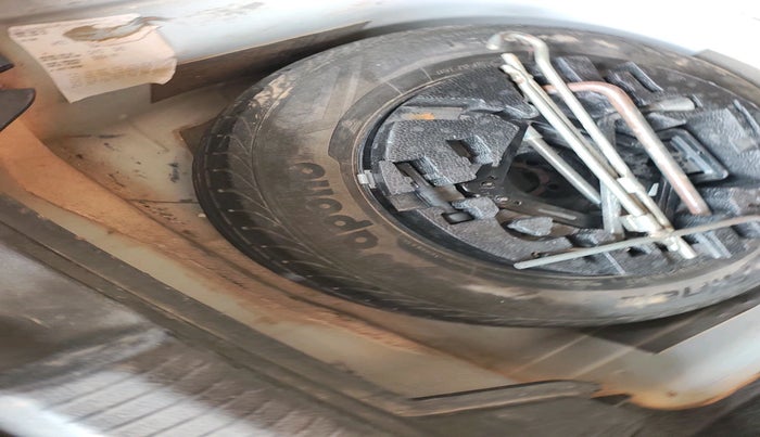 2018 Volkswagen Ameo HIGHLINE PLUS 1.0L 16 ALLOY, Petrol, Manual, 1,00,403 km, tyre