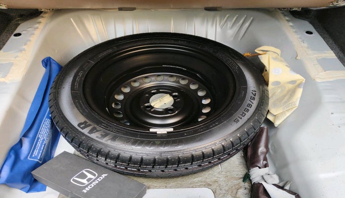 2022 Honda City 1.5L I-VTEC V MT 4TH GEN, Petrol, Manual, 28,675 km, tyre