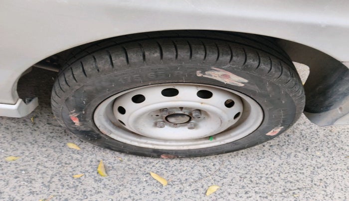 2006 Tata Indigo Marina GLS BS-III, Petrol, Manual, 55,138 km, tyre