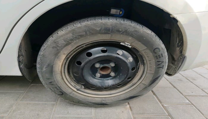 2017 Maruti Dzire VXI, Petrol, Manual, 86,991 km, tyre