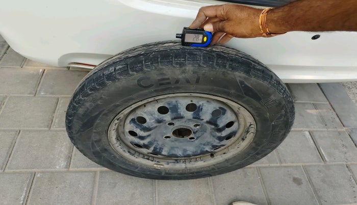 2017 Maruti Dzire VXI, Petrol, Manual, 86,991 km, tyre