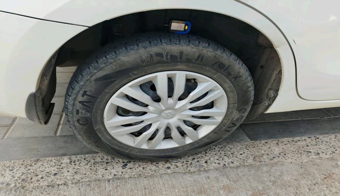2017 Maruti Dzire VXI, Petrol, Manual, 86,991 km, tyre