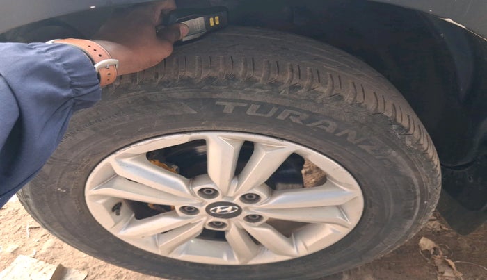 2014 Renault Duster 85 PS RXL DIESEL, Diesel, Manual, 1,17,605 km, tyre