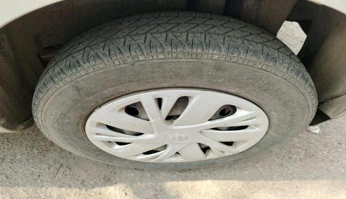 2014 Maruti Swift VXI, Petrol, Manual, 49,690 km, tyre