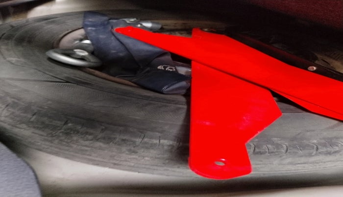 2014 Maruti Swift VXI, Petrol, Manual, 49,690 km, tyre