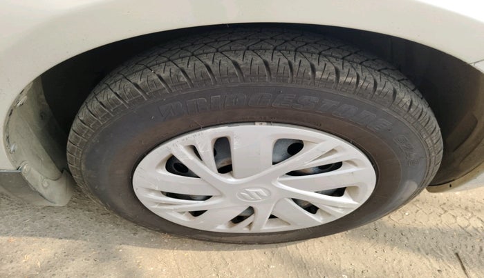 2014 Maruti Swift VXI, Petrol, Manual, 49,690 km, tyre