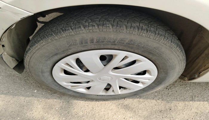 2014 Maruti Swift VXI, Petrol, Manual, 49,690 km, tyre