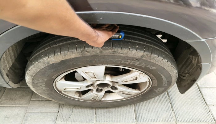 2012 Mahindra XUV500 W8, Diesel, Manual, 97,804 km, tyre