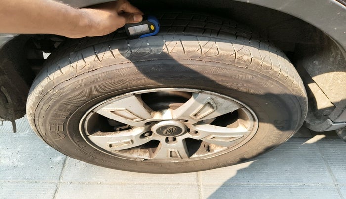 2012 Mahindra XUV500 W8, Diesel, Manual, 97,804 km, tyre