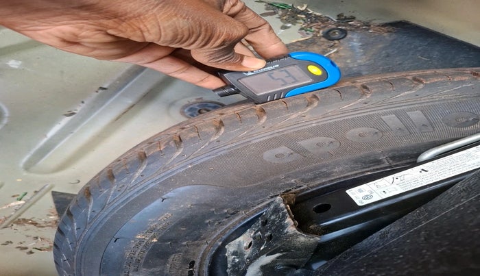 2011 Volkswagen Vento HIGHLINE DIESEL 1.6, Diesel, Manual, 81,609 km, tyre