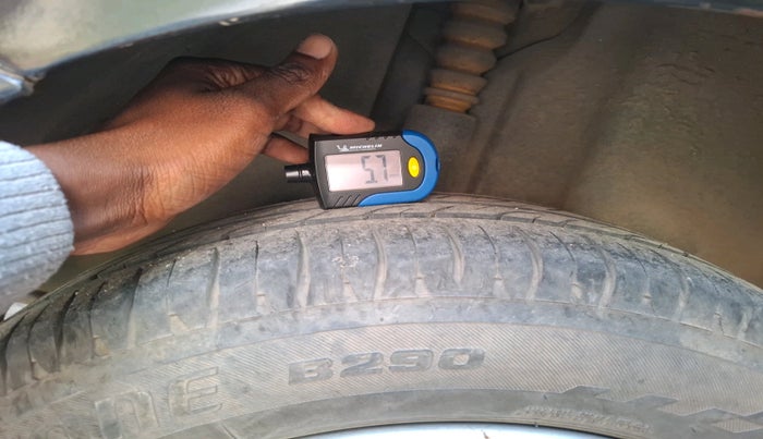 2011 Volkswagen Vento HIGHLINE DIESEL 1.6, Diesel, Manual, 81,609 km, tyre