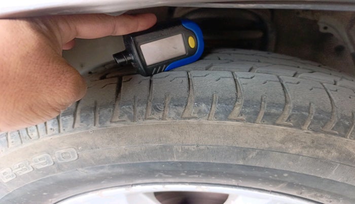 2017 Toyota Innova Crysta 2.4 VX 7 STR, Diesel, Manual, 75,568 km, tyre