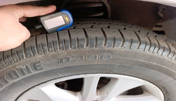 2017 Toyota Innova Crysta 2.4 VX 7 STR, Diesel, Manual, 75,568 km, tyre