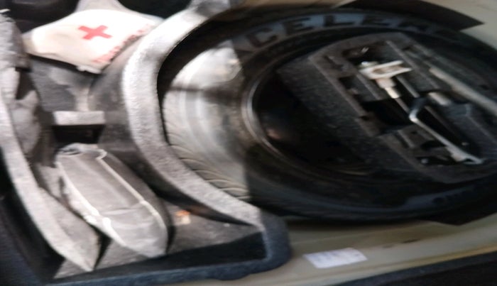 2013 Skoda Rapid AMBITION 1.6 MPI MT PLUS, Petrol, Manual, 63,497 km, tyre