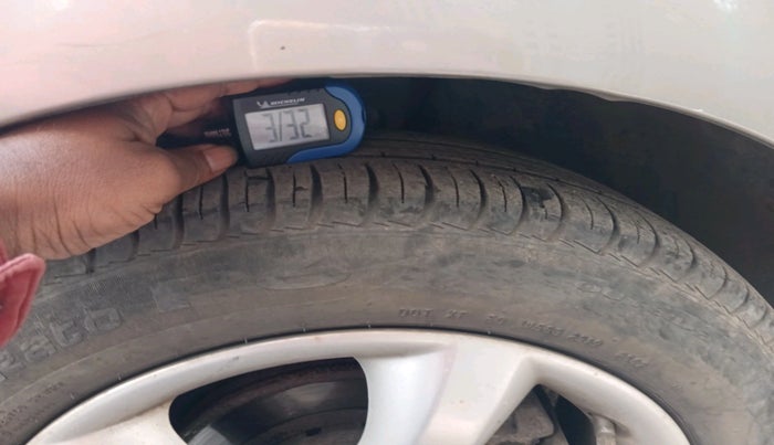 2013 Skoda Rapid AMBITION 1.6 MPI MT PLUS, Petrol, Manual, 63,497 km, tyre