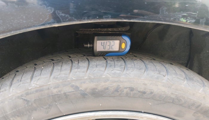 2012 Toyota Etios Liva GD, Diesel, Manual, 2,40,218 km, tyre