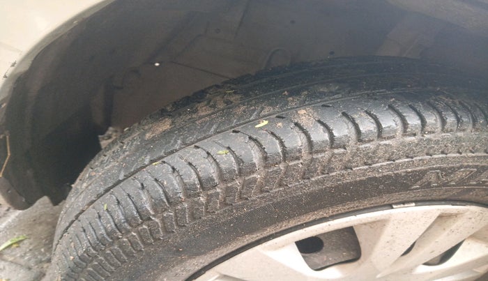 2013 Maruti Swift Dzire VXI, Petrol, Manual, 52,418 km, tyre