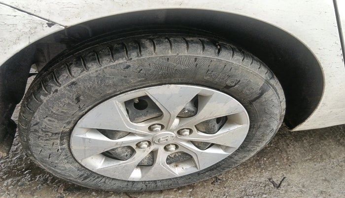 2015 Hyundai Xcent S 1.1 CRDI, Diesel, Manual, 1,05,006 km, tyre