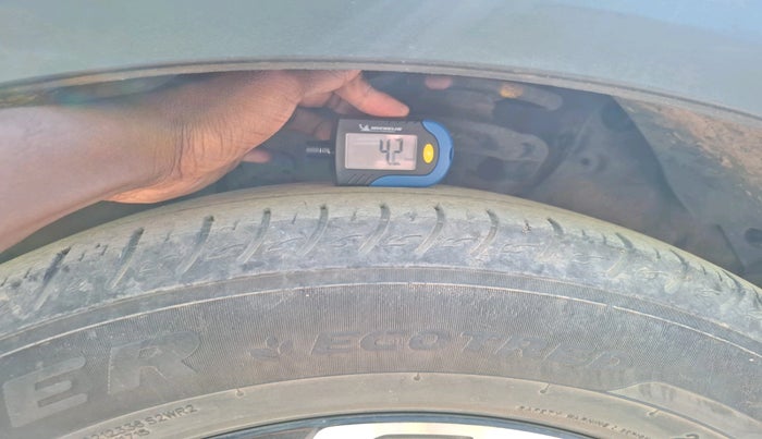 2022 KIA CARENS LUXURY 1.4 PETROL 7 STR, Petrol, Manual, 39,697 km, tyre