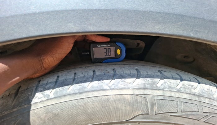 2022 KIA CARENS LUXURY 1.4 PETROL 7 STR, Petrol, Manual, 39,697 km, tyre