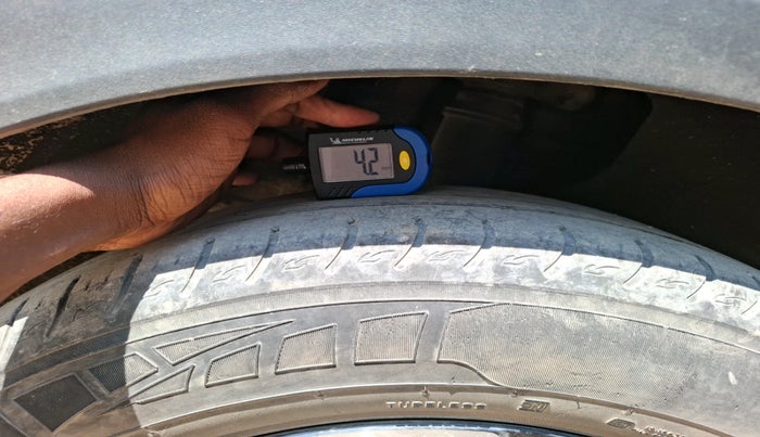 2022 KIA CARENS LUXURY 1.4 PETROL 7 STR, Petrol, Manual, 39,697 km, tyre