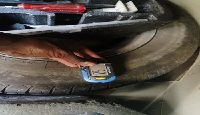 2012 Skoda Rapid AMBITION 1.6 TDI CR MT, Diesel, Manual, 91,355 km, tyre