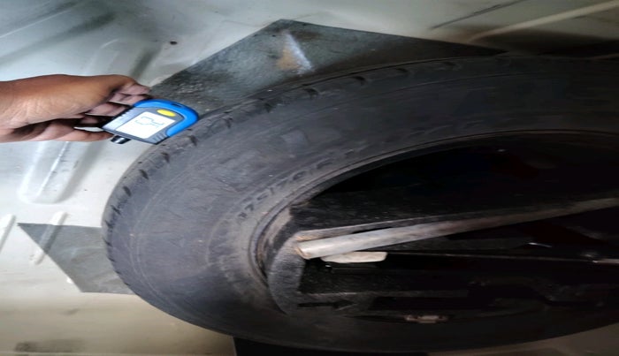 2011 Volkswagen Vento HIGHLINE 1.6 MPI, Petrol, Manual, 81,056 km, tyre