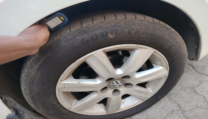 2011 Volkswagen Vento HIGHLINE 1.6 MPI, Petrol, Manual, 81,056 km, tyre